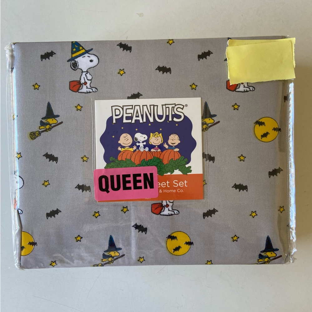 Berkshire Peanuts Snoopy QUEEN Sheet Set Halloween (LAST ONE!)